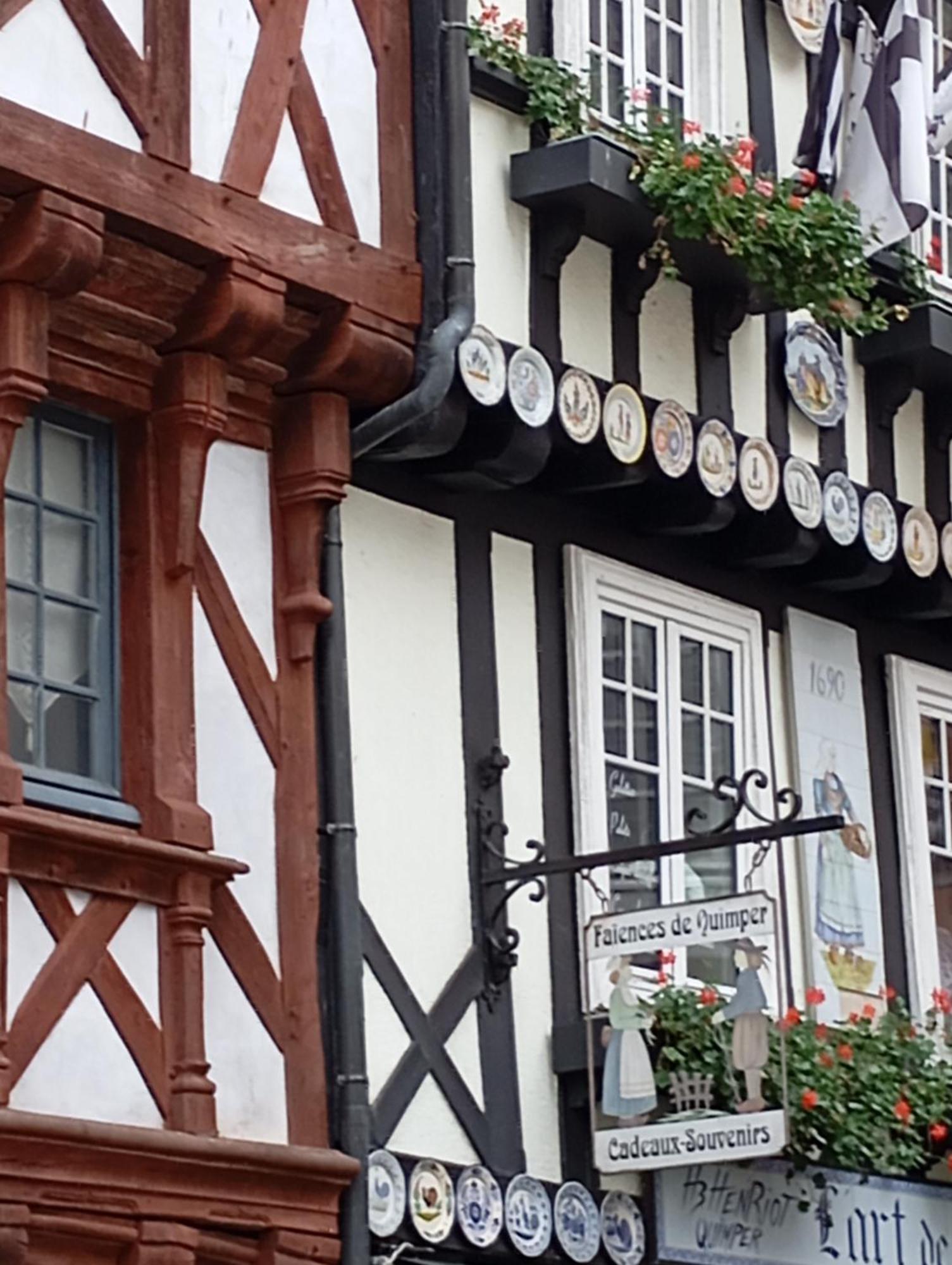 Escapade Romantique Sous Les Toits De Kereon - Centre Historique, Rue Pietonne Appartement *