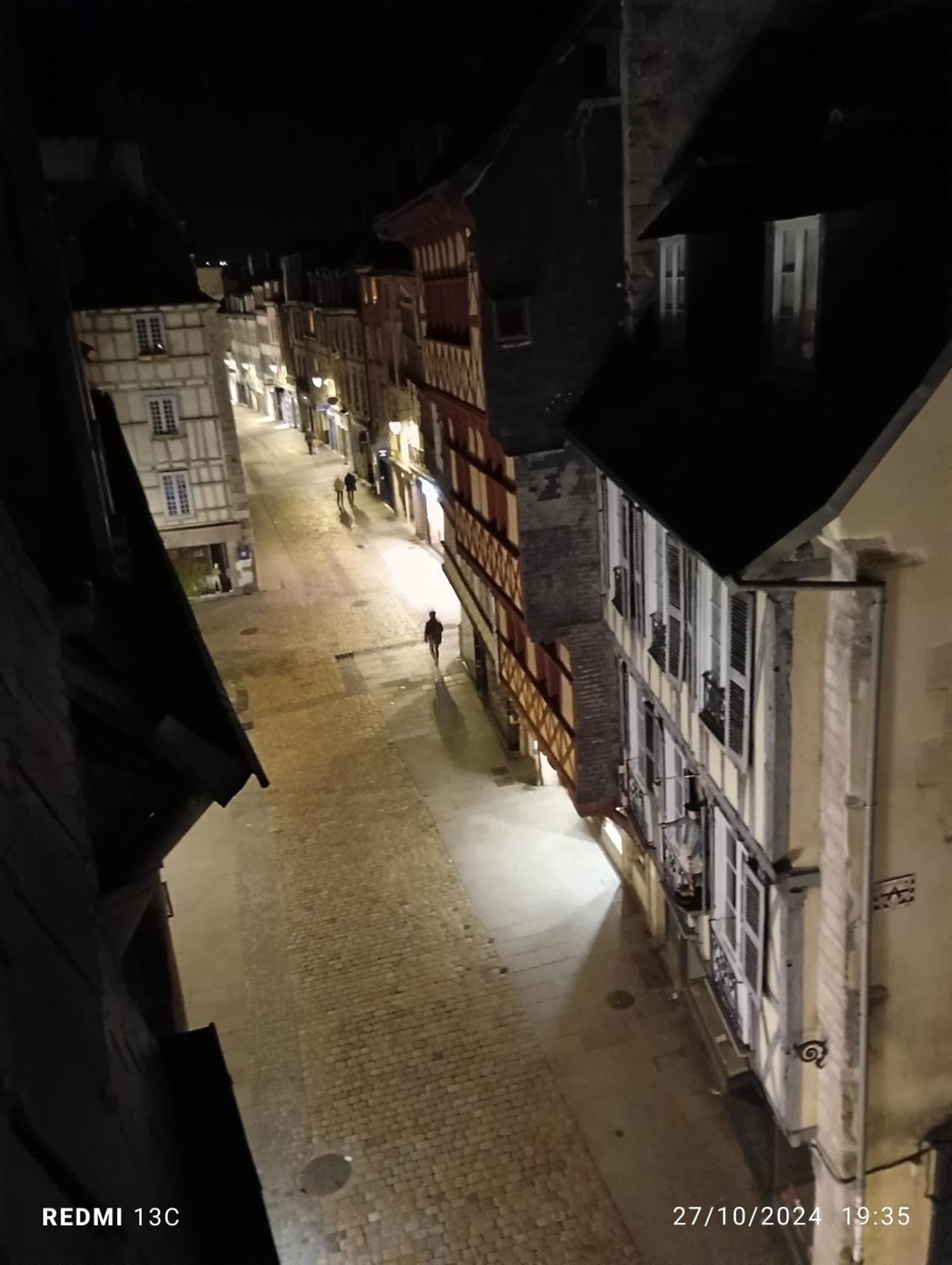 Escapade Romantique Sous Les Toits De Kereon - Centre Historique, Rue Pietonne Apartment Quimper